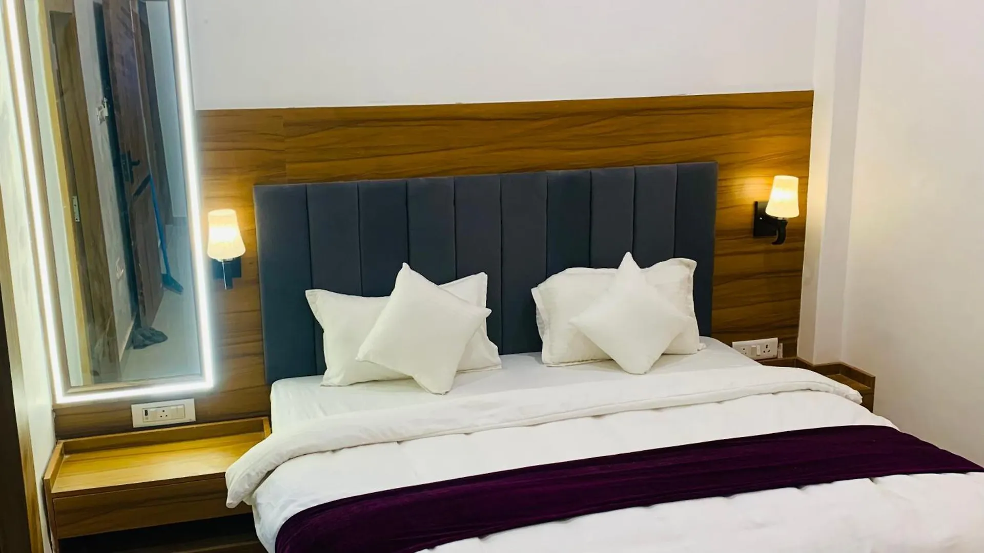 Royal Inn Benares 0*,  India